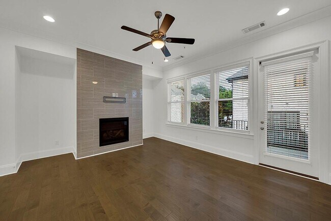 Foto del edificio - 6807 Encore Blvd