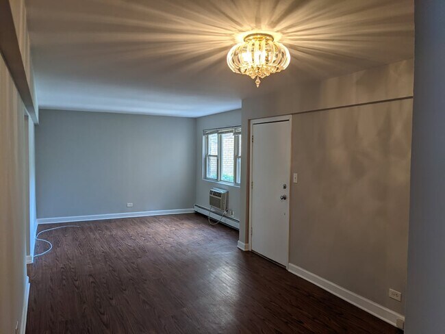 Building Photo - 1711 W Estes Ave