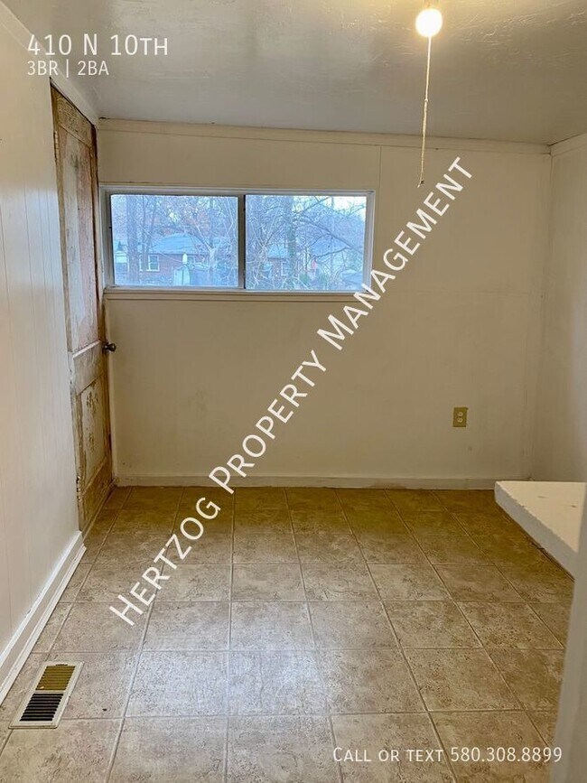 Foto del edificio - Large 3 Bedroom 2 bathroom home!