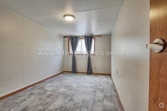 Building Photo - 2952 SW Huber St