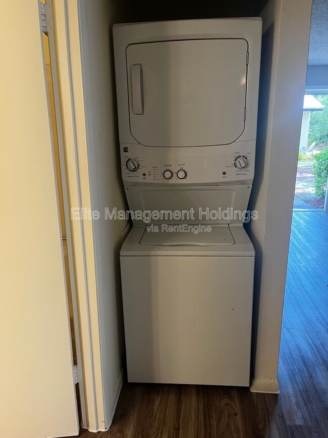 Building Photo - 1505 40th Ave