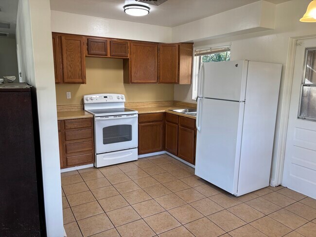 Foto del edificio - 1207 Crestwood Dr