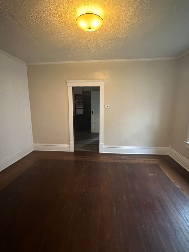 Building Photo - Akron single-family home *Accepting 3+ Sec...
