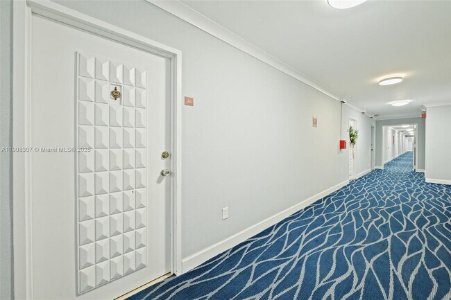 Foto del edificio - 1865 79th Street Causeway