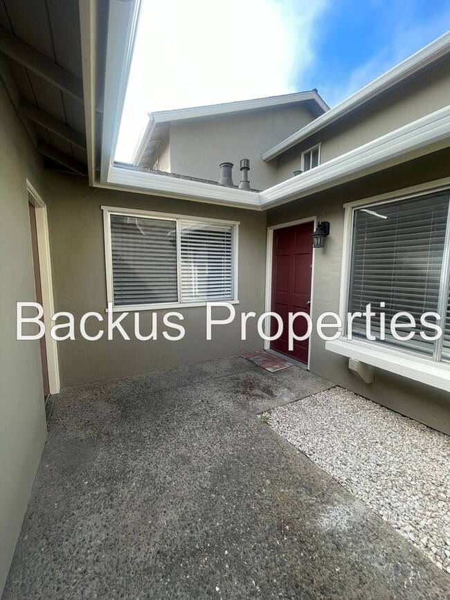 Building Photo - 19120 Creekside Pl