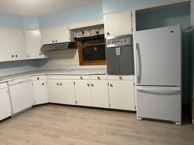 Building Photo - 2 bed 1 bath home for rent