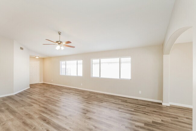 Foto del edificio - 25698 W St Kateri Dr