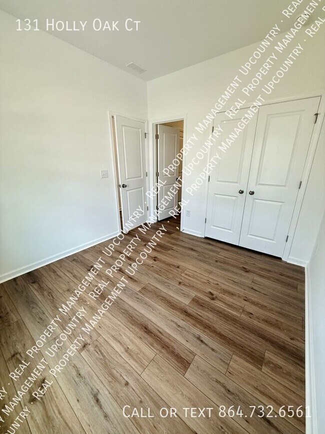 Foto del edificio - 131 Holly Oak Ct