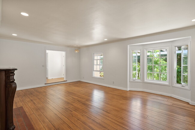 Building Photo - 103 N Anita Ave