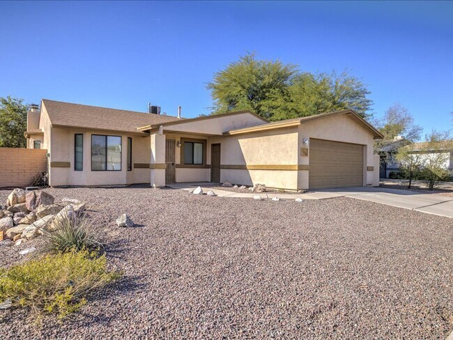 Building Photo - 4 Bedroom, 2 Bath