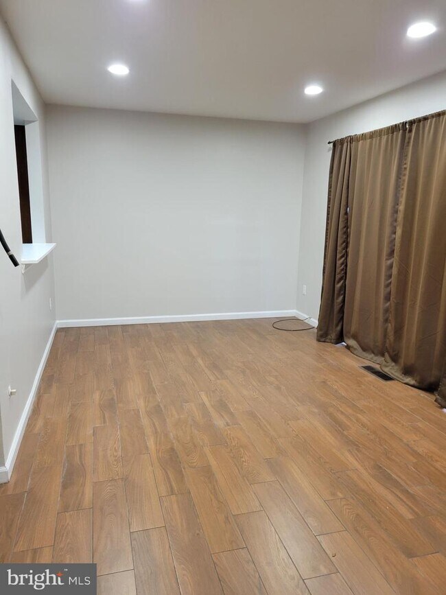 Foto del edificio - 16 Ridgewood Pl