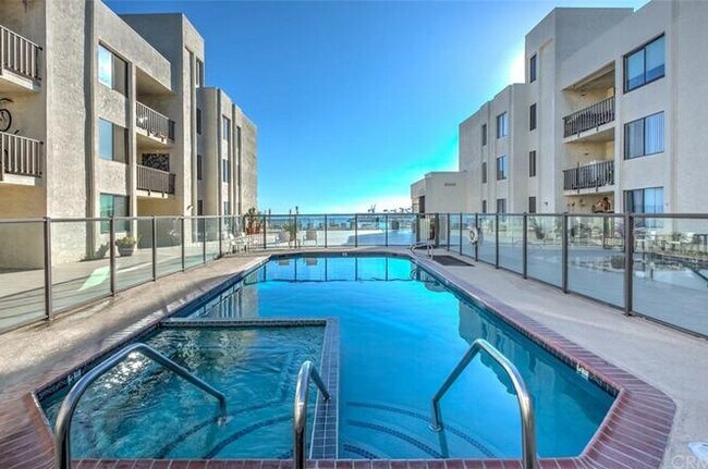 Building Photo - 1140 E Ocean Blvd