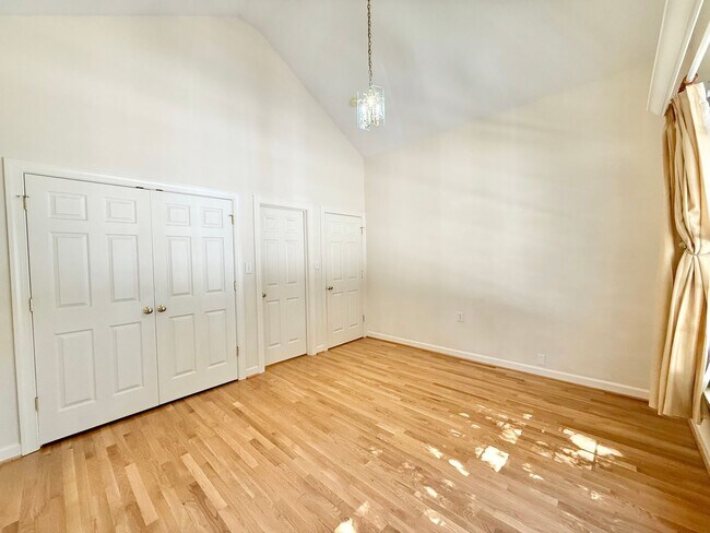 Foto del edificio - Spacious 4BD, 3BA Raleigh Home with a 2-Ca...