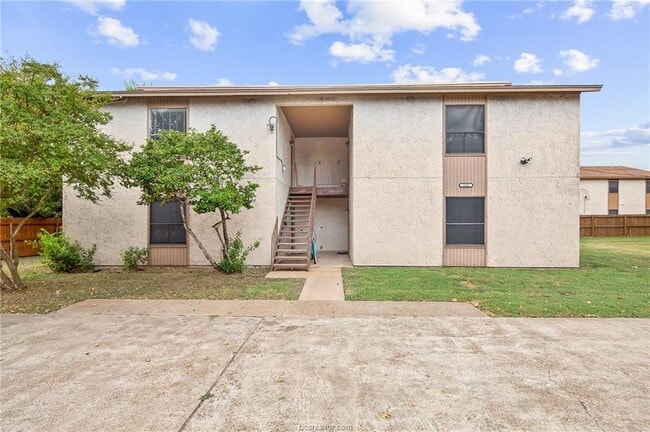 Building Photo - 1601 Brentwood Dr