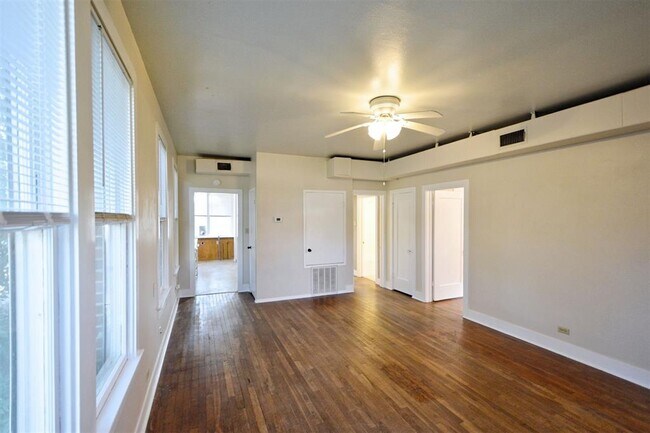 Building Photo - 1432 N Walnut Ave