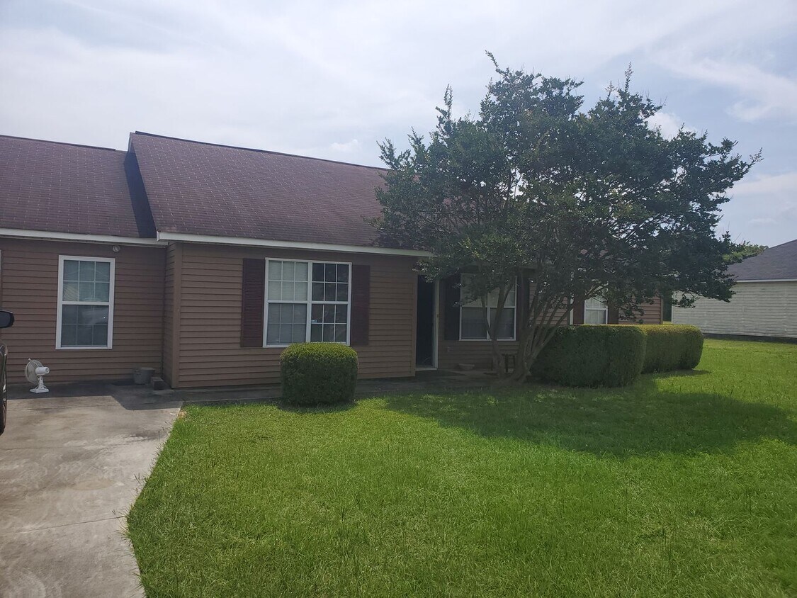 Primary Photo - Spacious Country Living
