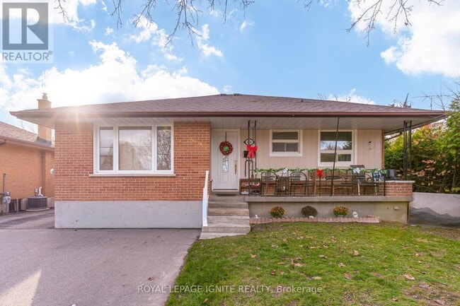 Photo du bâtiment - 620 Central Park Blvd N