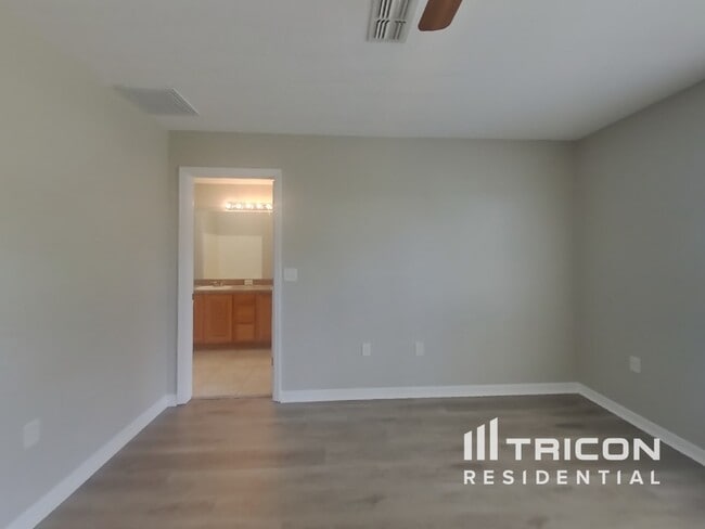 Foto del edificio - 8371 Gallup Rd