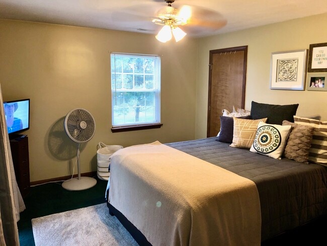 Foto del edificio - 422 Old State Rd S