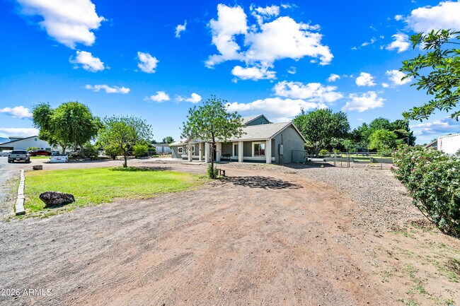 Foto del edificio - 6634 N 176th Ave