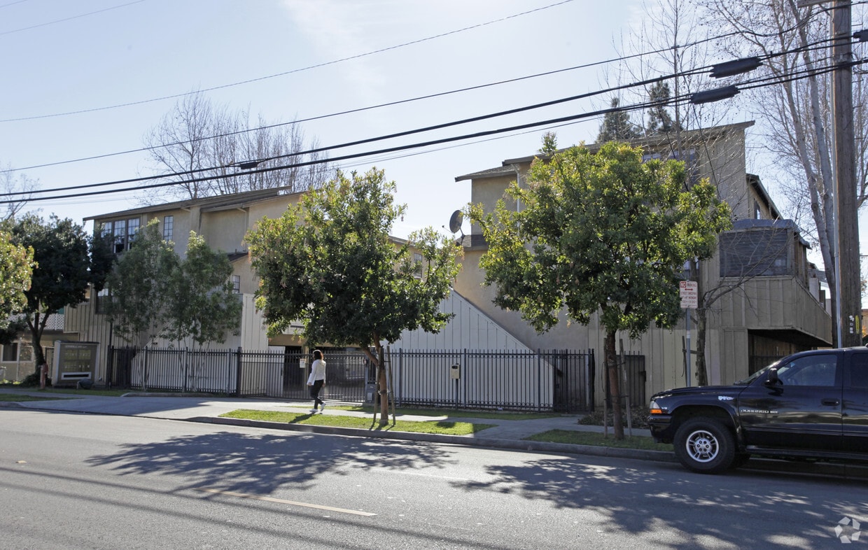 Building Photo - Cypress Point Villas