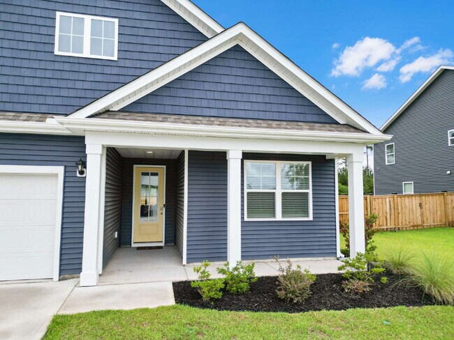 Building Photo - Spacious 4 Bedroom Home in Blake Farm