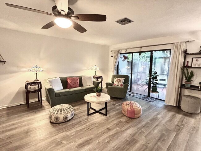 Foto del edificio - 12722 Peconic Ct