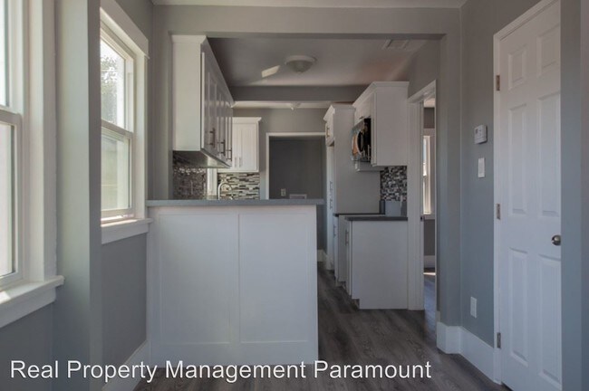 Building Photo - 1119 Calada St