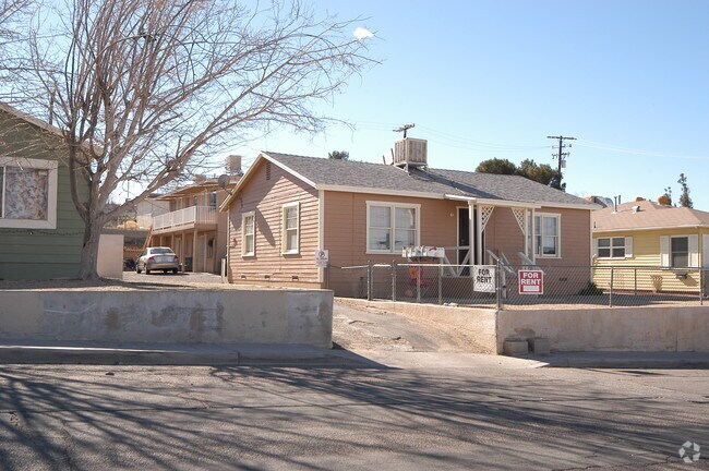 Building Photo - 560 W Fredricks St