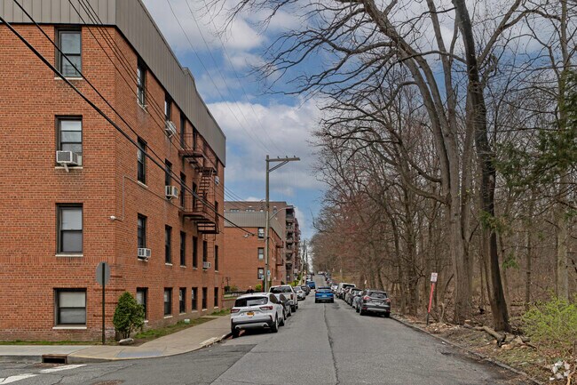 Contexto - 44-56 Parkway N