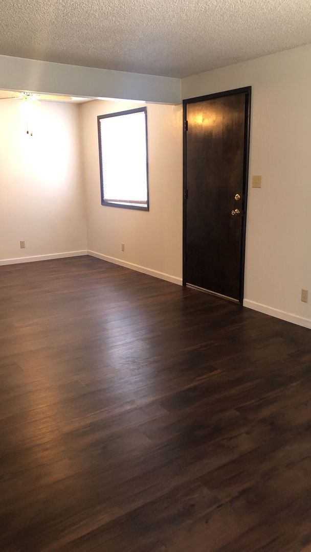 Foto del edificio - 6600x3n - 1042, 1044, 1046, 1048 Woodrow Lane