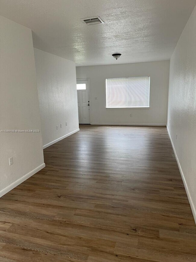 Foto del edificio - 8308 NW 2nd Ave