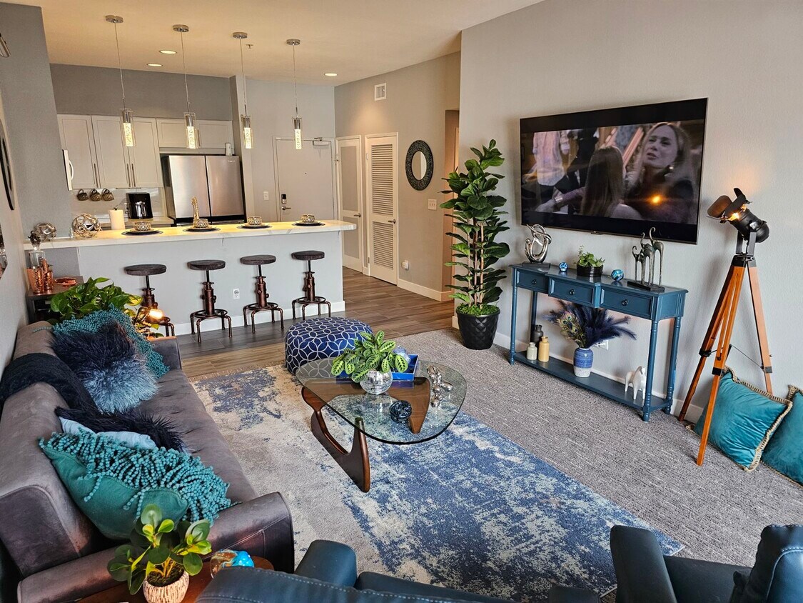 Living room - 445 Island Ave