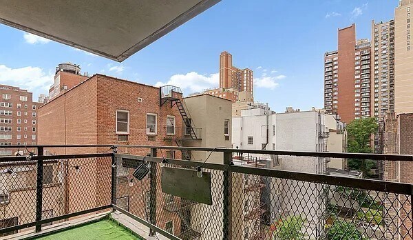 Foto del edificio - 240 E 82nd St
