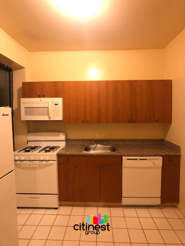 Primary Photo - 203 Underhill Ave