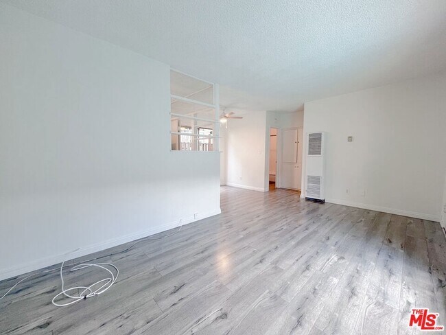 Foto del edificio - 941 N San Vicente Blvd