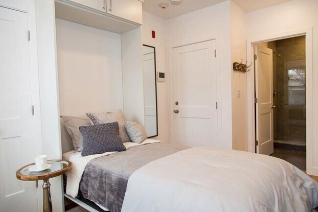 Building Photo - CHELSEA/BOSTON LUXURY STUDIO STEPS TO SILV...