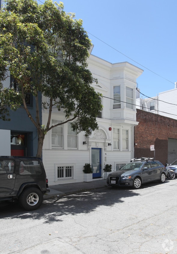 Building Photo - 75 Lily St