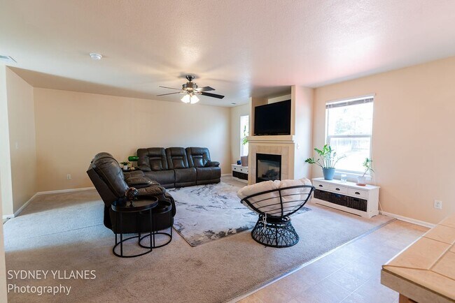 Building Photo - 5374 S Quatar Cir