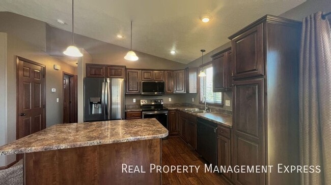 Building Photo - Spacious 4-Bedroom Home with Open Floor Plan