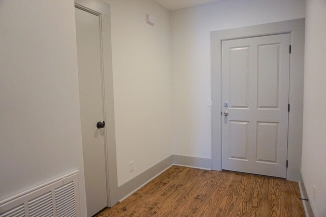 Building Photo - 552 E Liberty