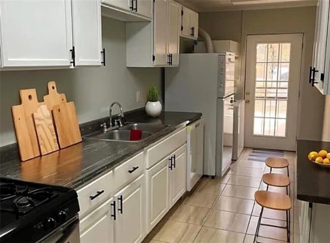 Building Photo - 690 Pleasant Hill Rd NW