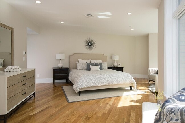 Foto del edificio - 1248 Beacon St