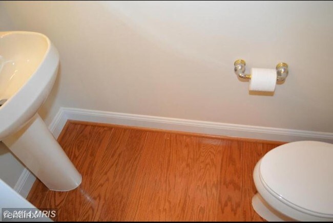 Building Photo - 3 br, 3 bath Townhome - 8908 Brewer Creek Pl
