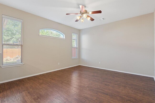 Foto del edificio - 10512 Wylie Dr