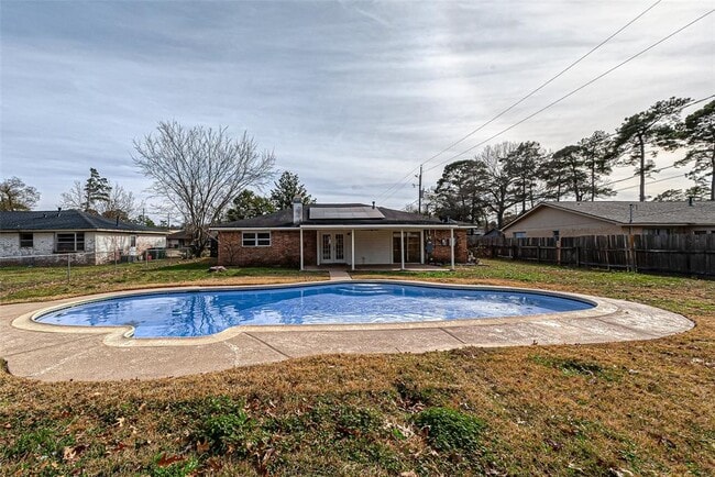 Building Photo - 815 Corydon Dr