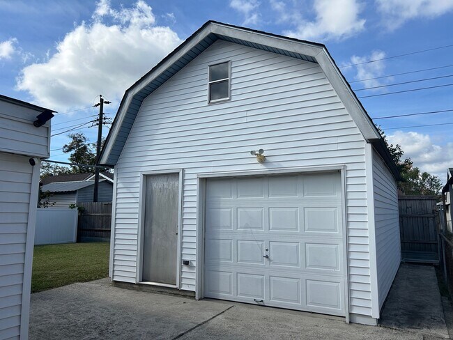 Foto del edificio - 321 Elsa Dr