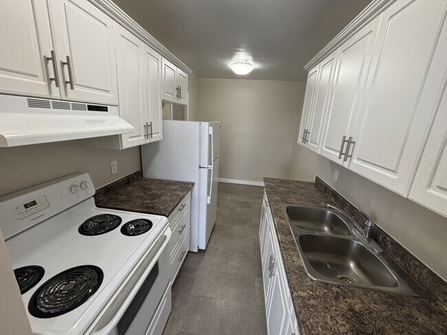 Building Photo - 1061 Queen's Blvd