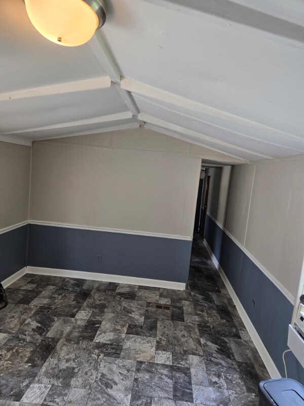 Foto del edificio - 144 Oaktree Ln