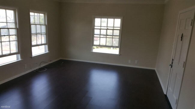 Building Photo - 430 N Ardmore Ave